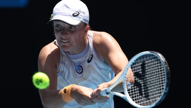 Top-ranked Swiatek falls to Rybakina in straight sets at Australian Open