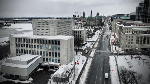 Ottawa moves to reopen street at the heart of convoy protests