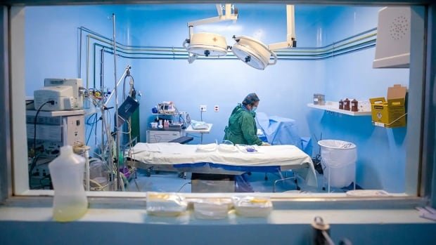 Shortage of anesthesiologists leads to operating room closures in Alberta, medical doctors instruct